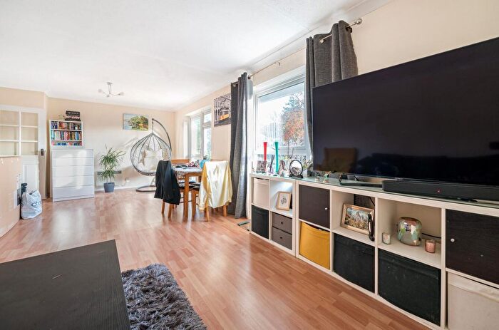 2 Bedroom Flat To Rent In Upper Park Road, Camberley, GU15