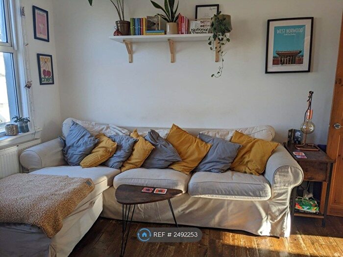 2 Bedroom Flat To Rent In Norwood High Street, London, SE27