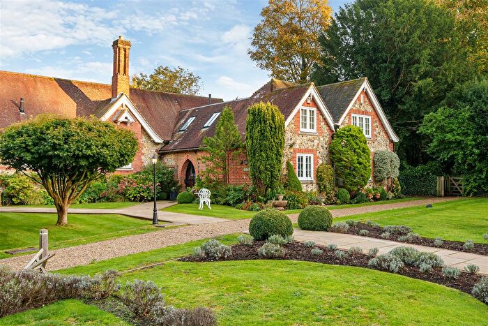 3 Bedroom Property For Sale In High Road, Chipstead, Coulsdon, CR5