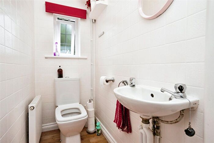 2 Bedroom Bungalow For Sale In Dunnings Road, East Grinstead, West Sussex, RH19