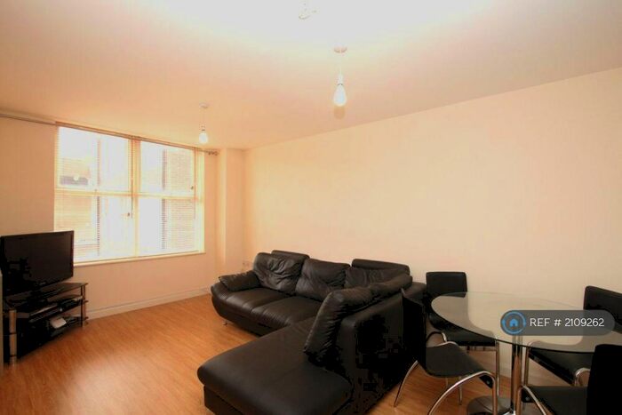 1 Bedroom Flat To Rent In Brook House, Fleet, GU51