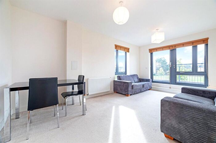 2 Bedroom Flat To Rent In Fisher Close, Rotherhithe, London, SE16