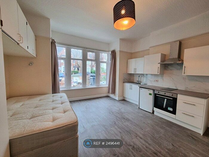 Studio To Rent In Blenheim Gardens, London, NW2