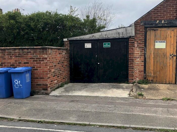 Garage / Parking To Rent In Bramford Lane, Ipswich, IP1