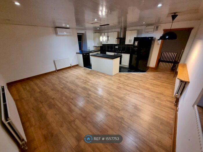 2 Bedroom Flat To Rent In Myrtle Road, Brentwood, CM14