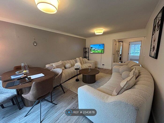 2 Bedroom Flat To Rent In Blenheim Court, London, NW4