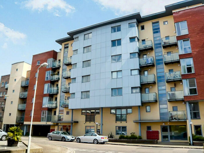 2 Bedroom Apartment To Rent In Orchard Place, Central Southampton, SO14