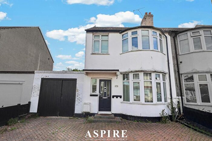 3 Bedroom End Of Terrace House For Sale In Central Avenue, Southend-On-Sea, SS2