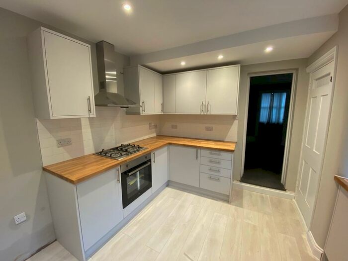 1 Bedroom Flat To Rent In Large One Bedroom Garden Flat Newly Refurbished, E15