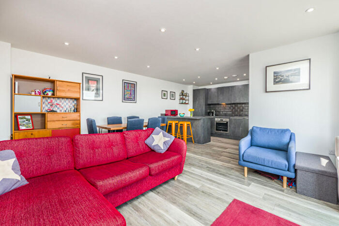 2 Bedroom Apartment To Rent In Trade Street, Cardiff, CF10