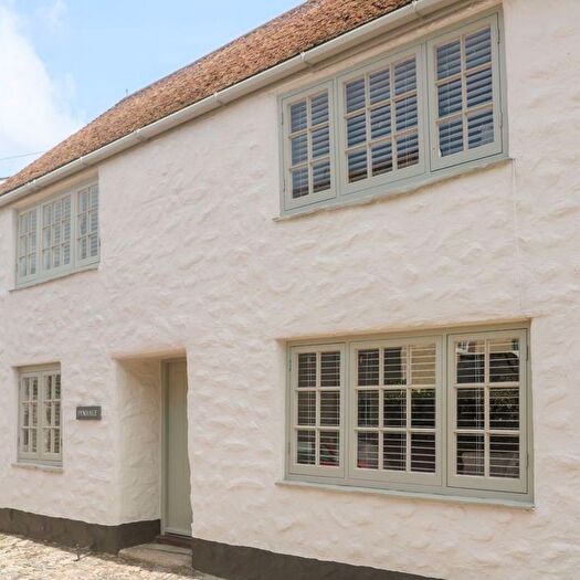 2 Bedroom Cottage To Rent In North Street, Marazion, TR17