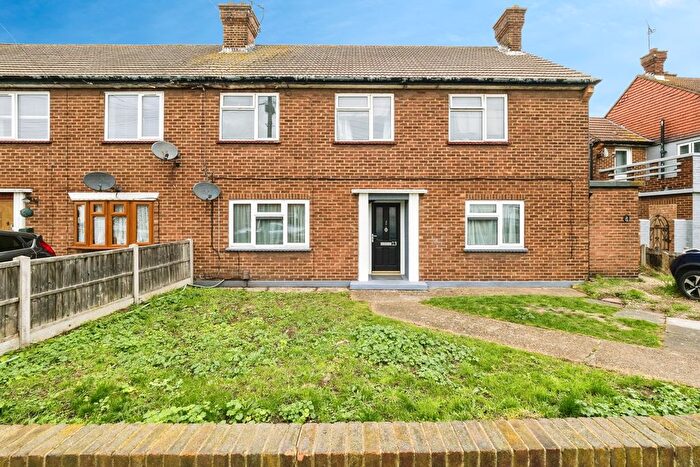 2 Bedroom Maisonette For Sale In New Zealand Way, Rainham, RM13