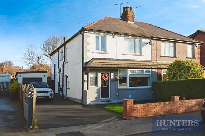 4 Bedroom Semi-Detached House For Sale In Hawthorn Road, Yeadon, Leeds, LS19