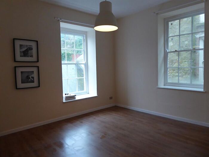 2 Bedroom Property To Rent In High Street, Haverfordwest, SA61