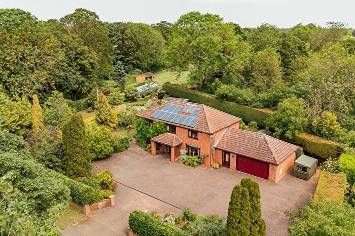 4 Bedroom Detached House For Sale In Detached Family Home Set Within Stunning Gardens, PE33