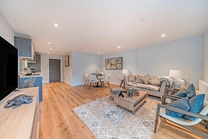 1 Bedroom Flat For Sale In Kingston Road, Wimbledon, SW20