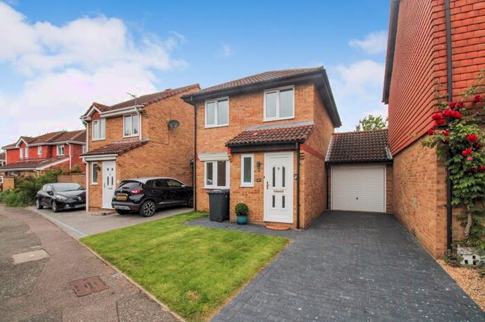 3 Bedroom Detached House For Sale In Caernarvon Road, St. Neots, PE19