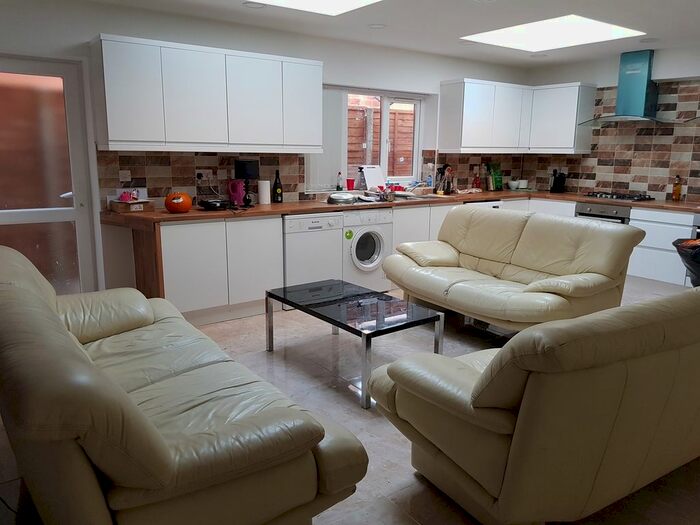 9 Bedroom Terraced House To Rent In Oak Tree Lane, Selly Oak B29