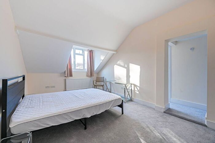 3 Bedroom Maisonette To Rent In Upper Maisonette, Earls Court Road, Earls Court, London, SW5