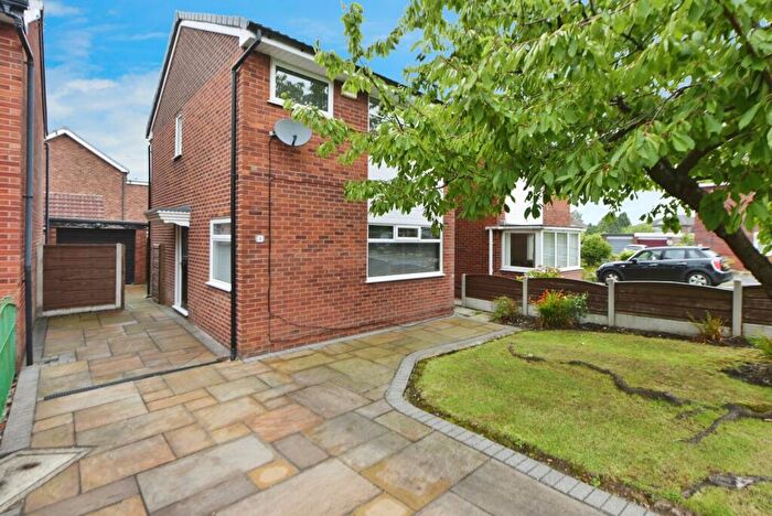 3 Bedroom Detached House For Sale In Ryland Close, Stockport, Greater Manchester, SK5