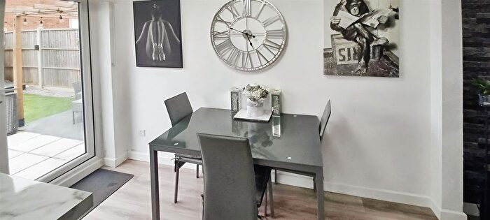 2 Bedroom End Of Terrace House For Sale In St. Pauls Close, Rochester, ME2