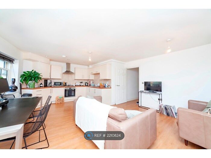 2 Bedroom Flat To Rent In Glengall Road, London, SE15