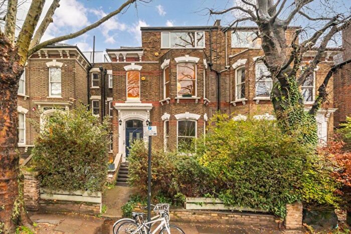 2 Bedroom Flat For Sale In Hillmarton Road, Hillmarton Conservation Area, N7