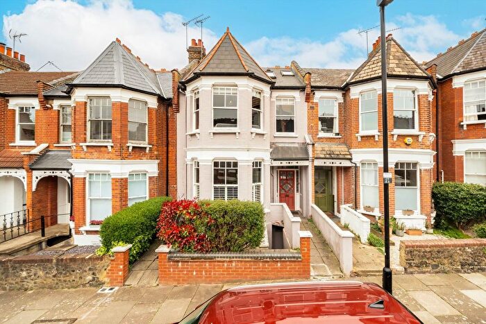 4 Bedroom Property For Sale In Coniston Road, London, N10