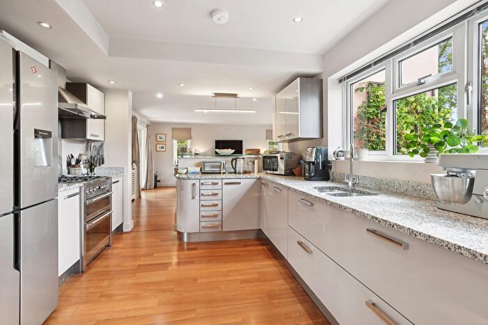 4 Bedroom Detached House For Sale In Picton Court, Highview Road, London, W13