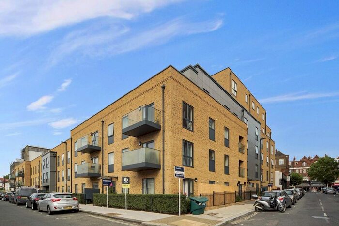 2 Bedroom Flat To Rent In Blairderry Road, London, SW2