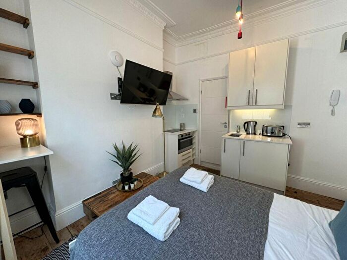 Apartment To Rent In Studio Flat, Gloucester Place, Baker Street, NW1