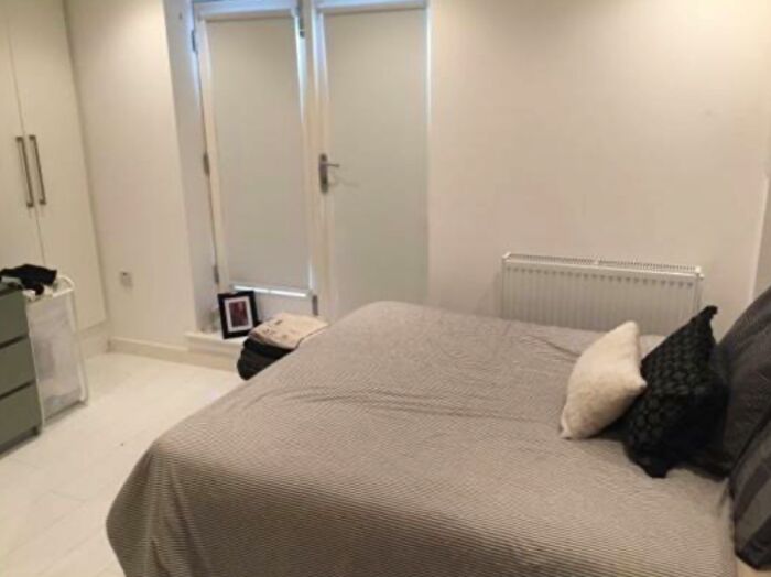2 Bedroom Apartment To Rent In Queen Square, Leeds, West Yorkshire, LS2