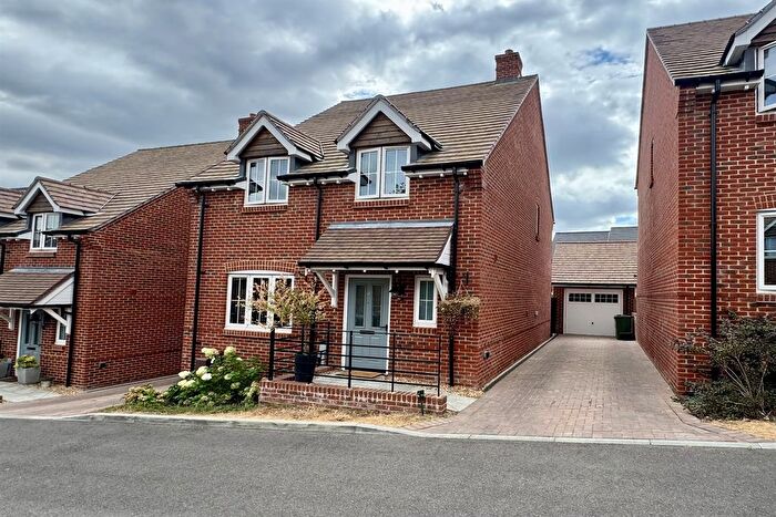 4 Bedroom Detached House To Rent In Alder Grove, Waterlooville, Hampshire, PO8