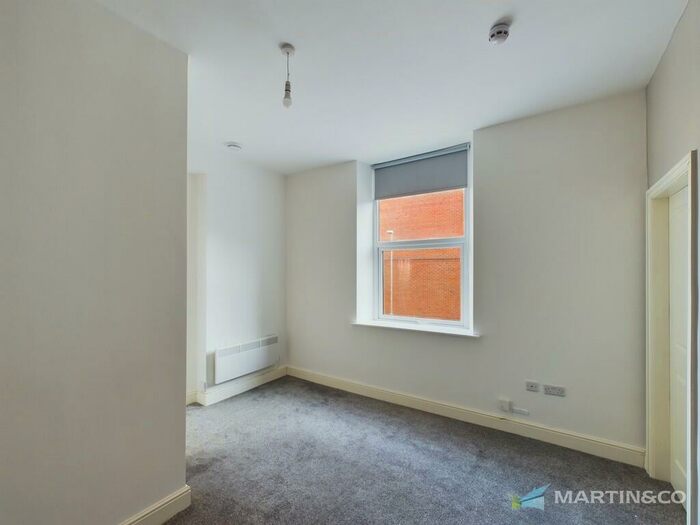 2 Bedroom Flat For Sale In Clifton Drive North, Lytham St Annes, FY8