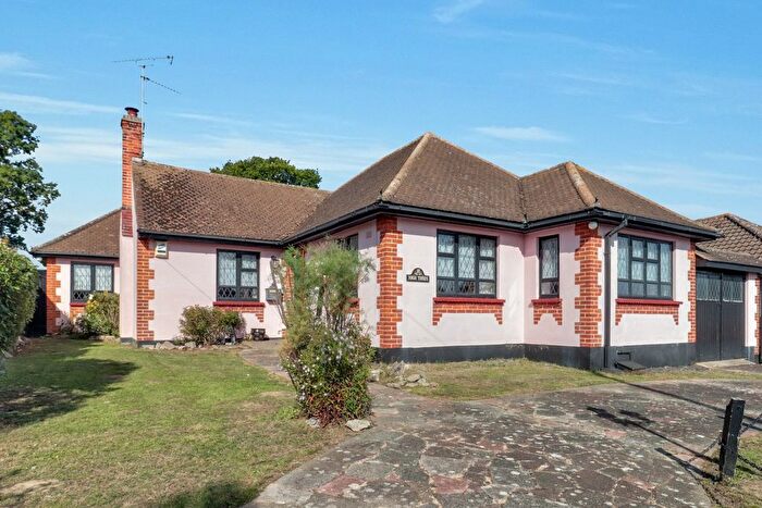2 Bedroom Detached Bungalow For Sale In Linksway, Leigh-On-Sea, SS9