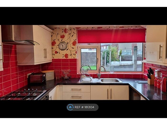 2 Bedroom Maisonette To Rent In Raven Avenue, Chadderton, Oldham, OL9