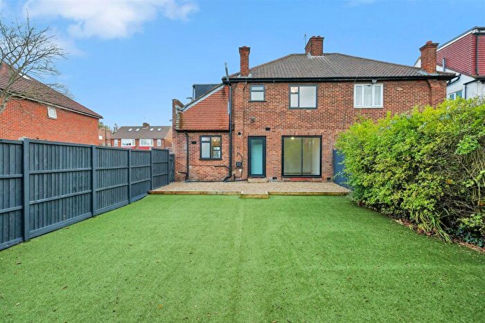 5 Bedroom Semi-Detached House To Rent In Cheviot Gardens, London, NW2