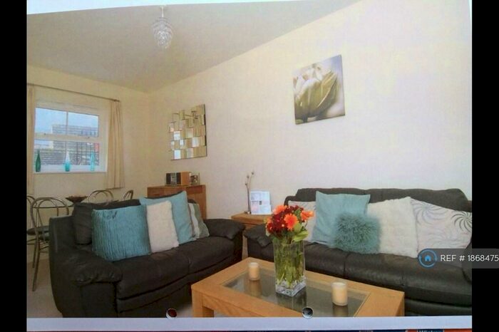 1 Bedroom Flat To Rent In Angel Walk, Wantage, OX12