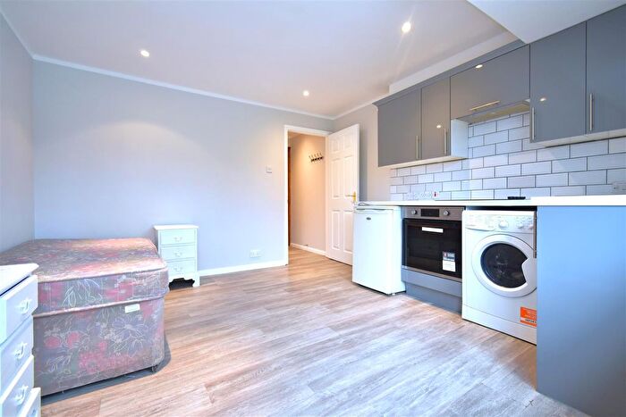 Studio To Rent In Studio Flat, Maidenhead, SL6