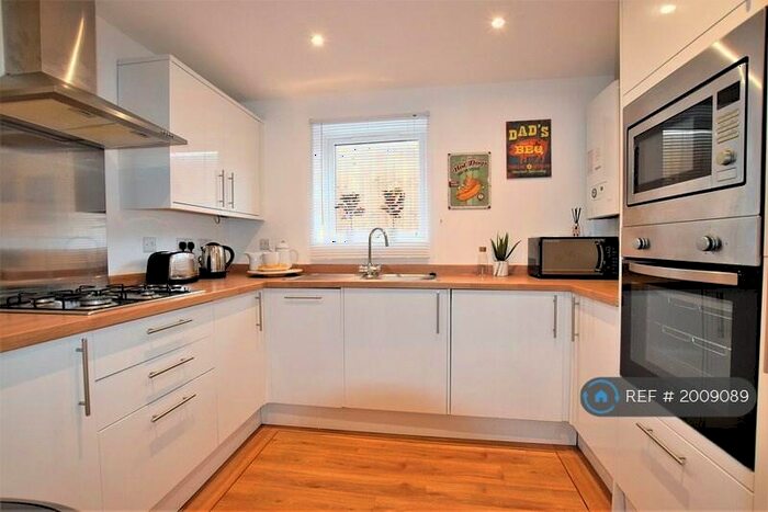 3 Bedroom Flat To Rent In Savoy Place, Bristol, BS4