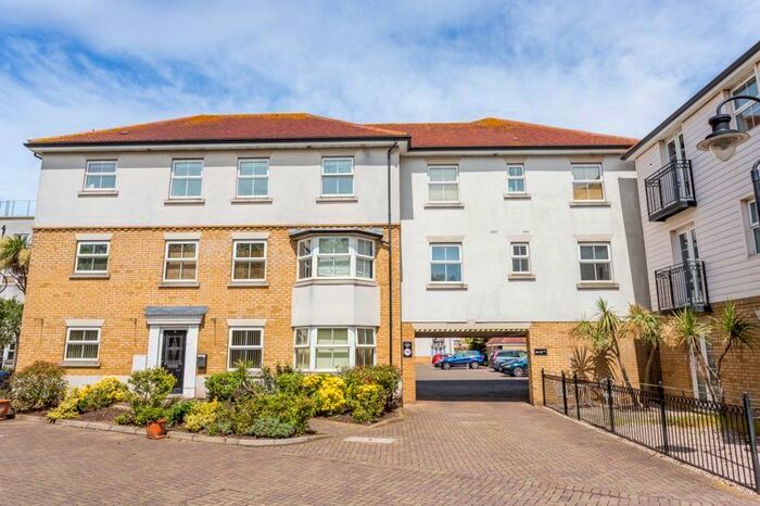 2 Bedroom Flat To Rent In Forge Way, Southend-On-Sea, SS1