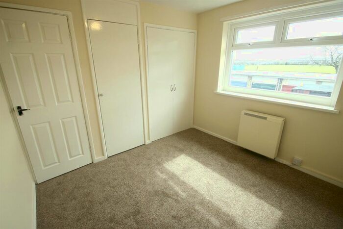 2 Bedroom Flat To Rent In Trentham Avenue, High Heaton, NE7