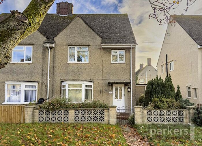 3 Bedroom Semi Detached House For Sale In Westfield Road, Witney, Oxfordshire, OX28