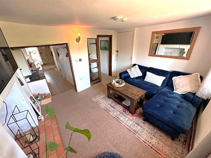 1 Bedroom Flat For Sale In Petworth Road, Haslemere, GU27