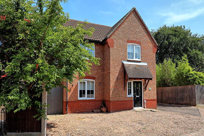 3 Bedroom Detached House For Sale In Maple Drive, Brandon Groves, South Ockendon, Essex, RM15