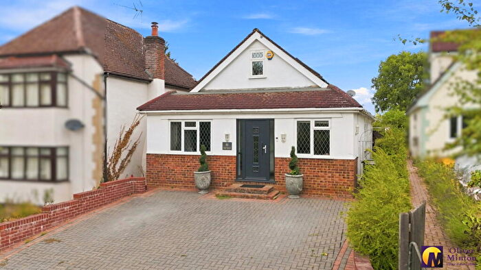 2 Bedroom Detached House For Sale In Harlow Road, Roydon, CM19