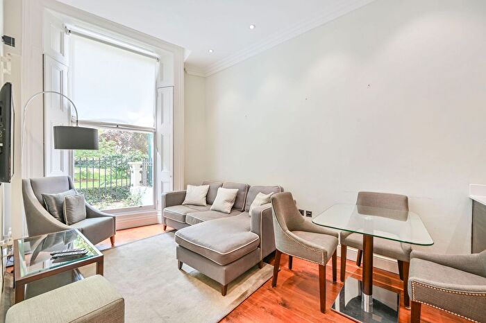 1 Bedroom Flat For Sale In Kensington Garden Square, Westbourne Grove, London, W2