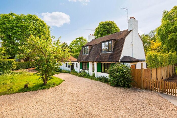 3 Bedroom Detached House For Sale In Fairmile, Henley-On-Thames, RG9