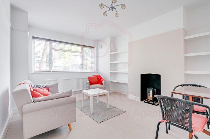 2 Bedroom Flat To Rent In Branksome Court, East Finchley, London, N2