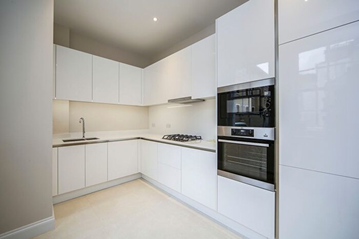 2 Bedroom Flat To Rent In Duke Of York Square, London, SW3